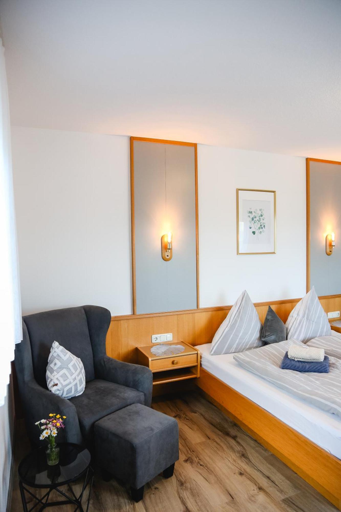 Guest house Fruehstuecks-pension Lichtenauer Hof *